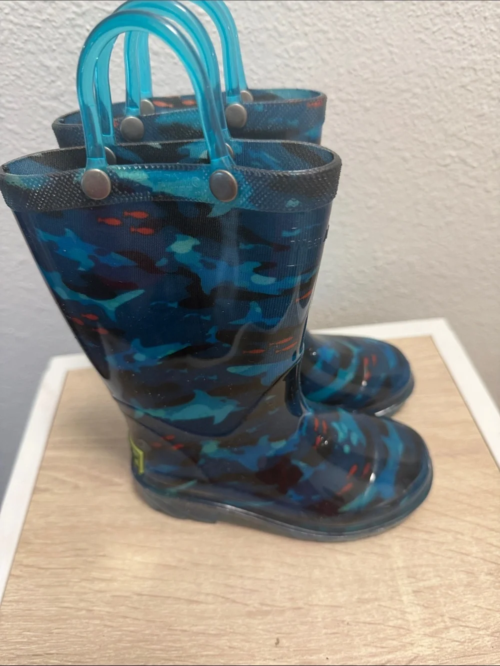 Western Chief Kids Blue Camo Rain Boots with Teal Handles